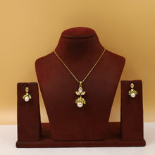 White Kundan Pendant Set 13700-0771