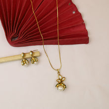 White Kundan Pendant Set 13700-0771