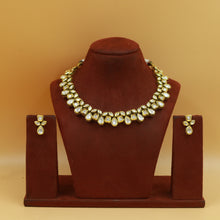 Round Neck Kundan Necklace Set 17505-27