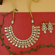 Round Neck Kundan Necklace Set 10622-68