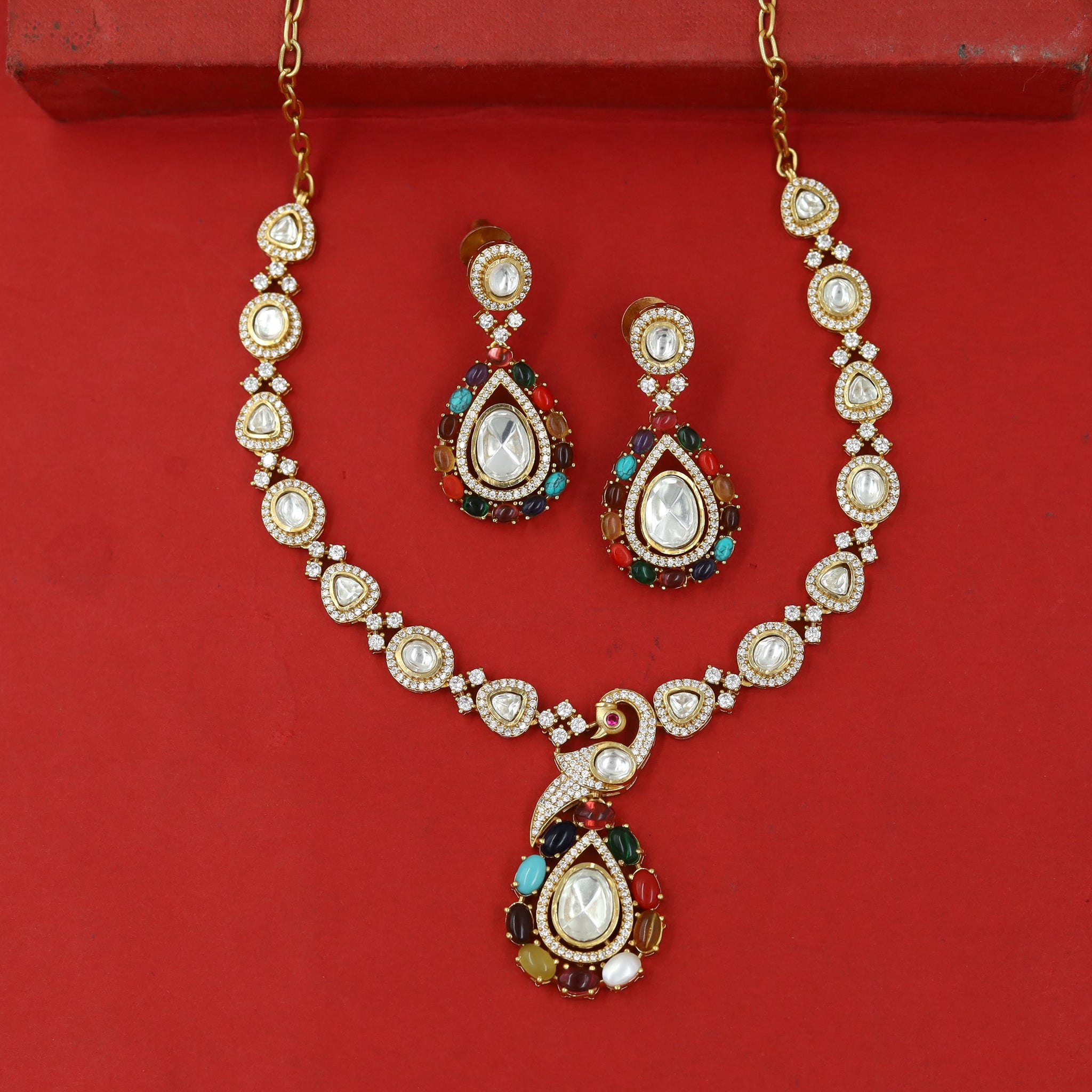 Round Neck Kundan Necklace Set 16959-68