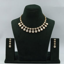 Round Neck Kundan Necklace Set 16961-68