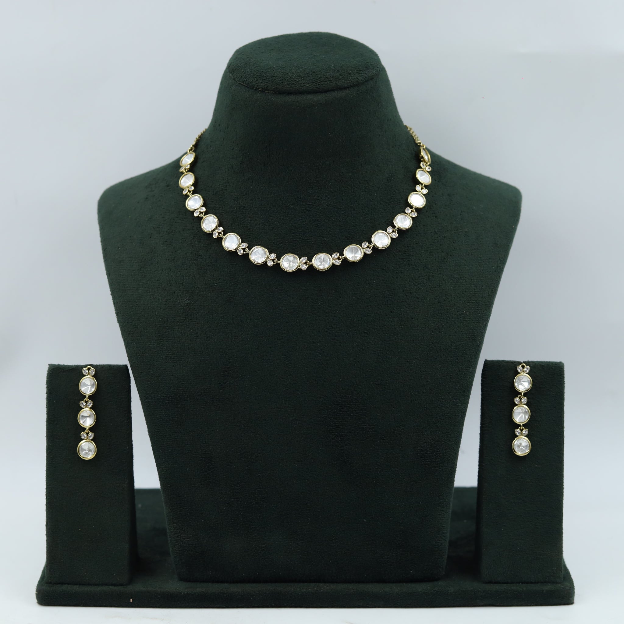 Round Neck Kundan Necklace Set 16949-31