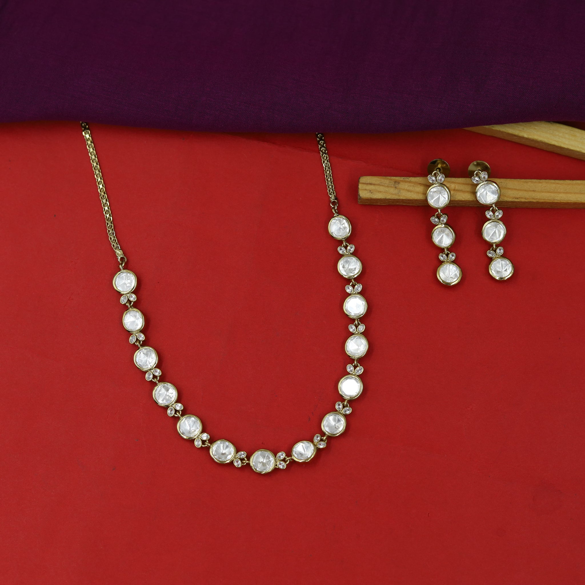 Round Neck Kundan Necklace Set 16949-31