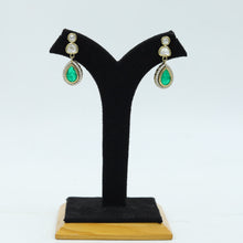 Light Kundan Earring 16938-31
