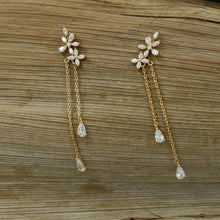 Light Weight Zircon/AD Earring 9804-05