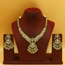 Round Neck Antique Necklace Set 19284-28