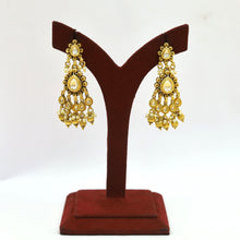 Round Neck Antique Necklace Set 19297-28
