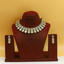 Round Neck Kundan Necklace Set 19272-28