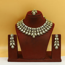 Round Neck Kundan Necklace Set 19483-69
