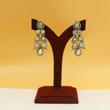 Round Neck Kundan Necklace Set 19483-69