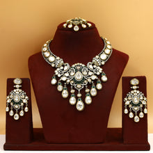 Round Neck Kundan Necklace Set 19911-68