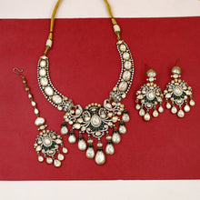 Round Neck Kundan Necklace Set 19911-68