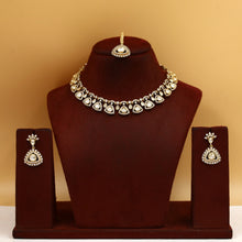 Round Neck Kundan Necklace Set 18316-28