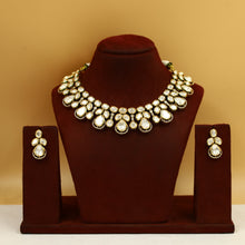 Round Neck Kundan Necklace Set 13964-68