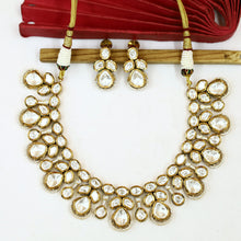Round Neck Kundan Necklace Set 13964-68