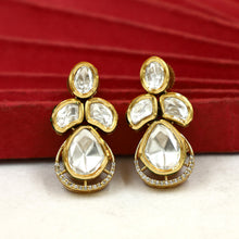 Round Neck Kundan Necklace Set 13964-68