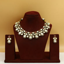 Round Neck Kundan Necklace Set 13964-68