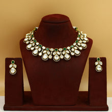 Round Neck Kundan Necklace Set 13964-68