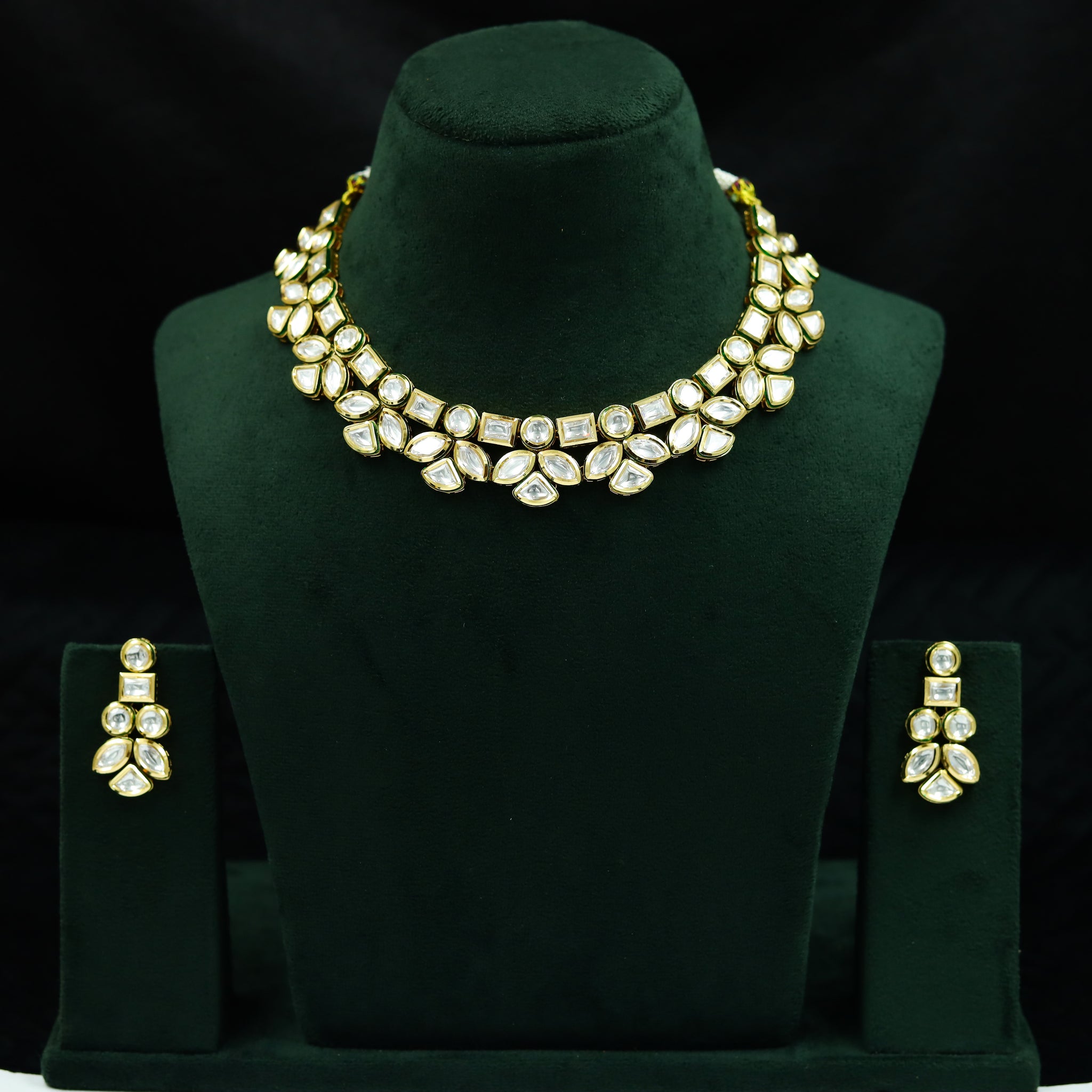 Round Neck Kundan Necklace Set 12796-68