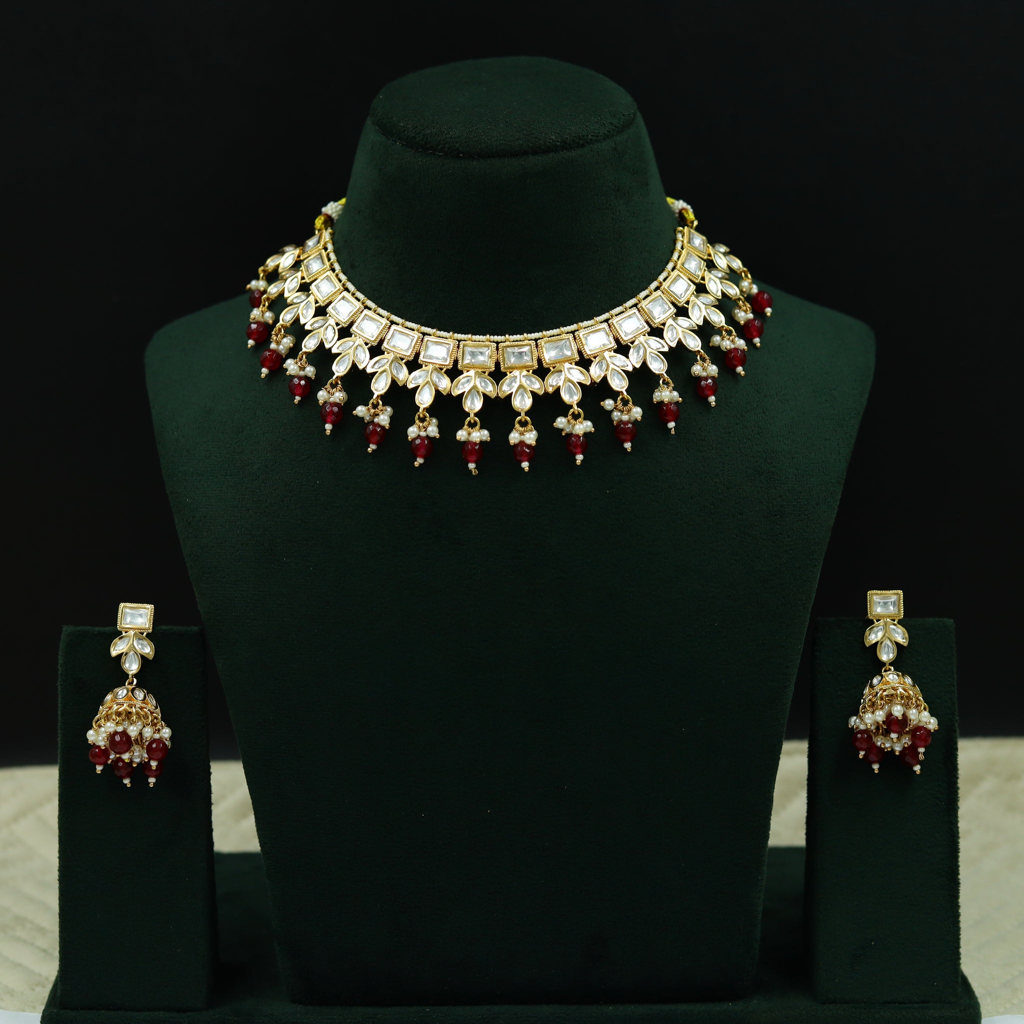 Round Neck Kundan Necklace Set 12942-31