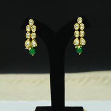 Round Neck Kundan Necklace Set 12923-31