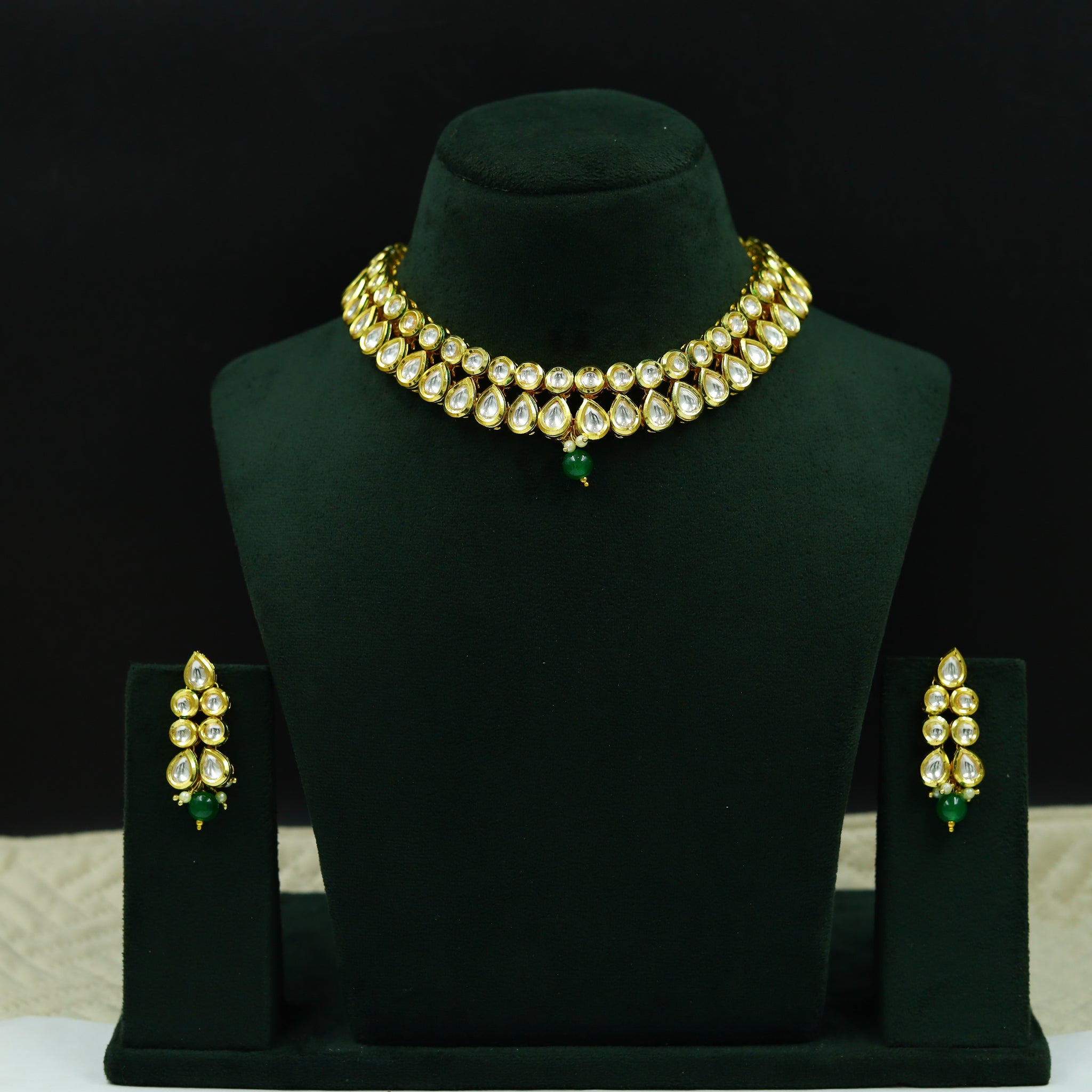 Round Neck Kundan Necklace Set 12927-31