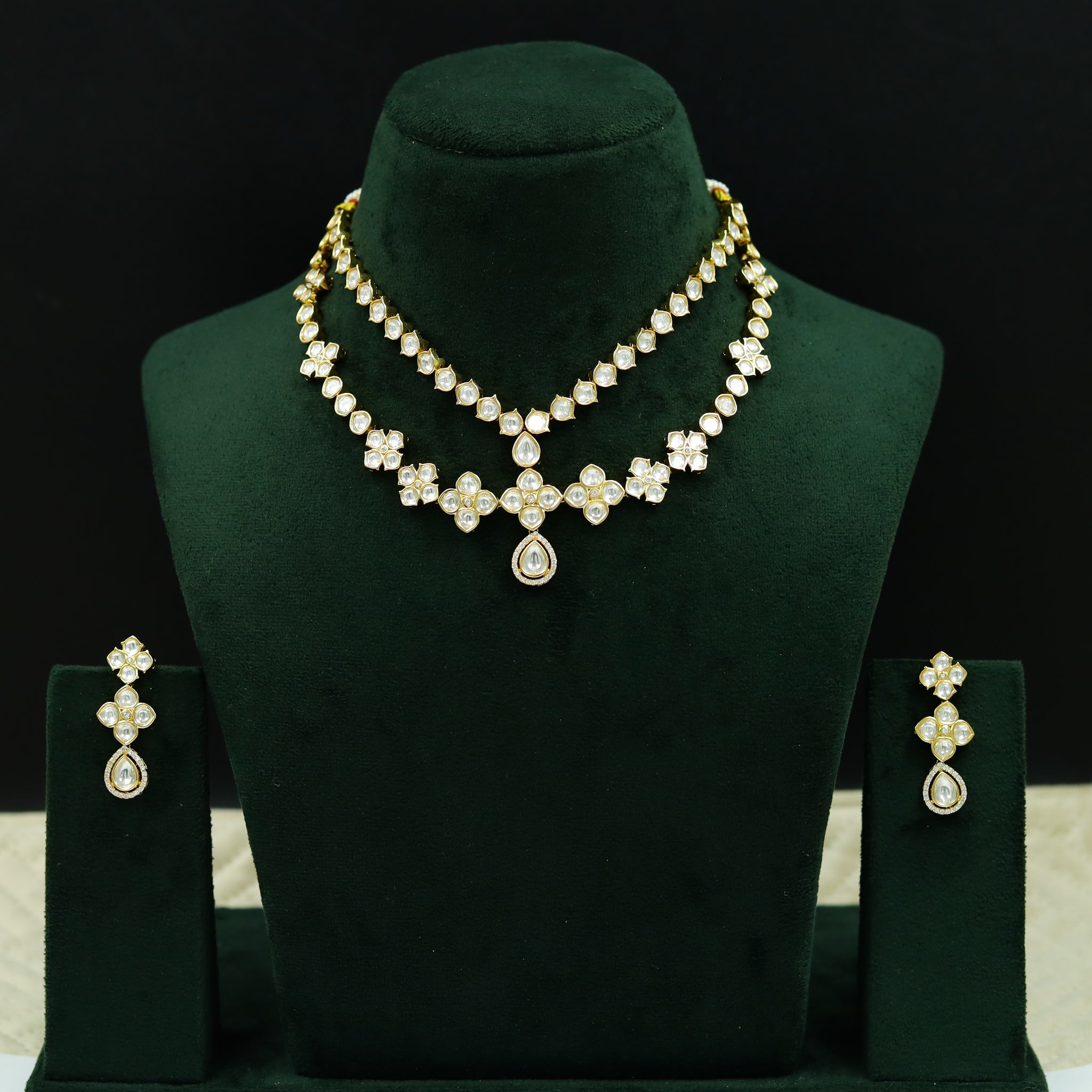 Round Neck Kundan Necklace Set 12943-31