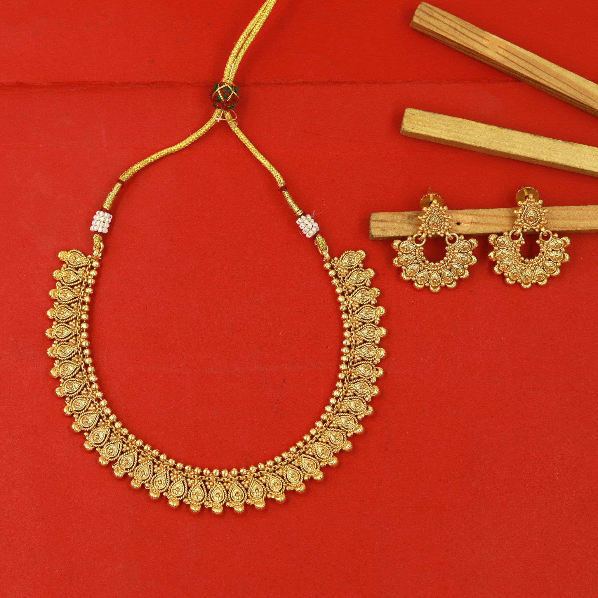 Round Neck Gold Look Necklace Set 16668-33