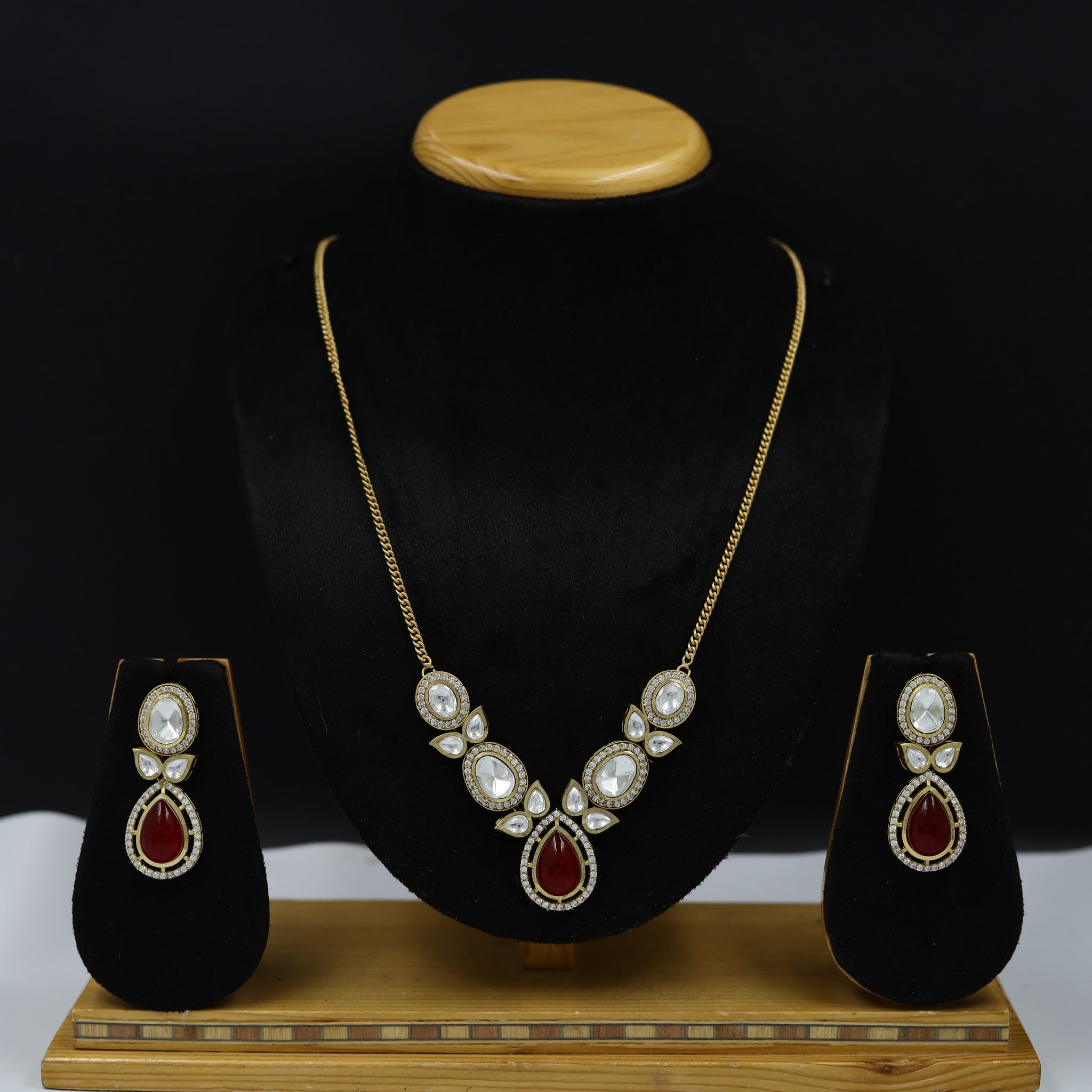 Medium Kundan Pendant Set 11508-34
