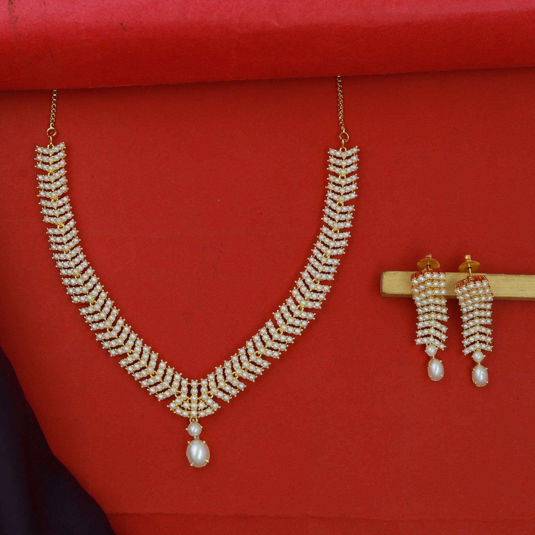 Round Neck Jadau Necklace Set 17018-48