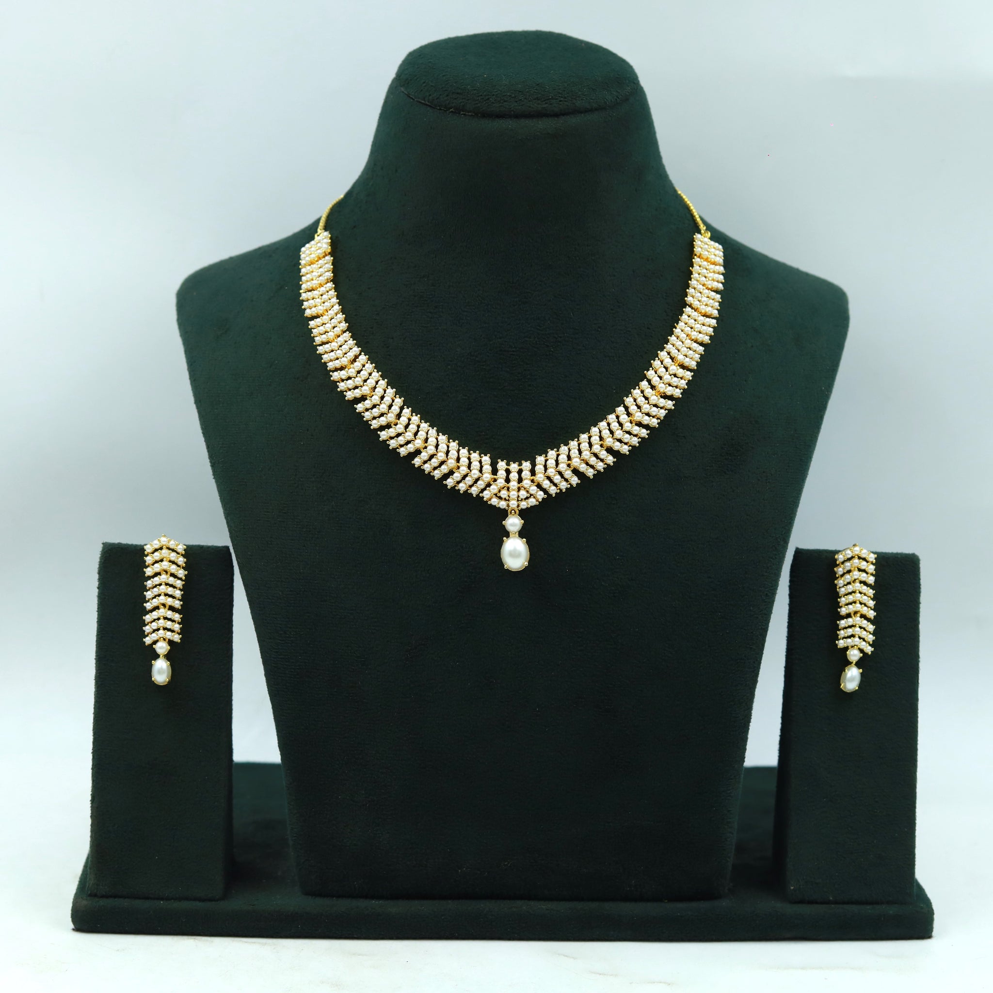 Round Neck Jadau Necklace Set 17018-48