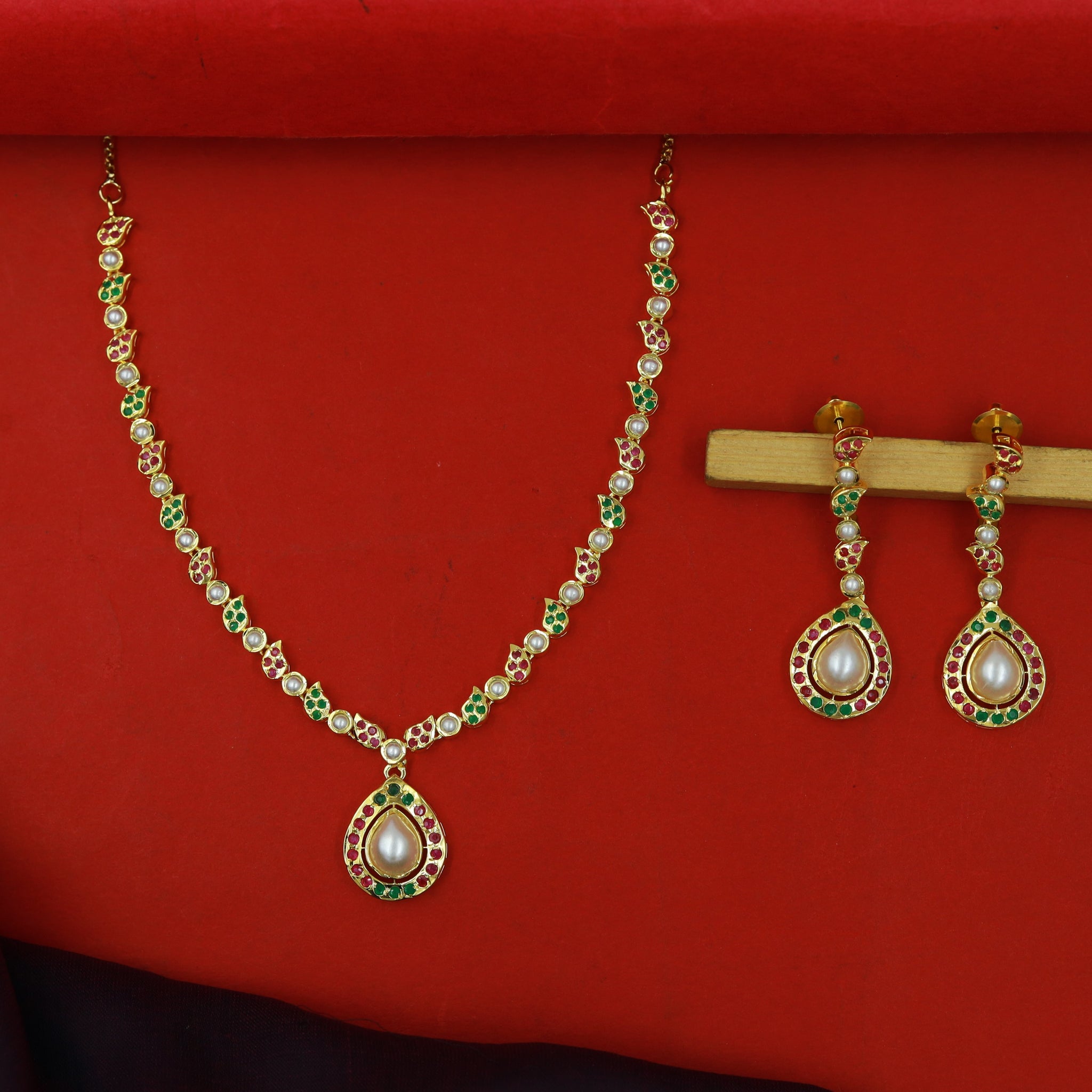 Round Neck Jadau Necklace Set 16996-48