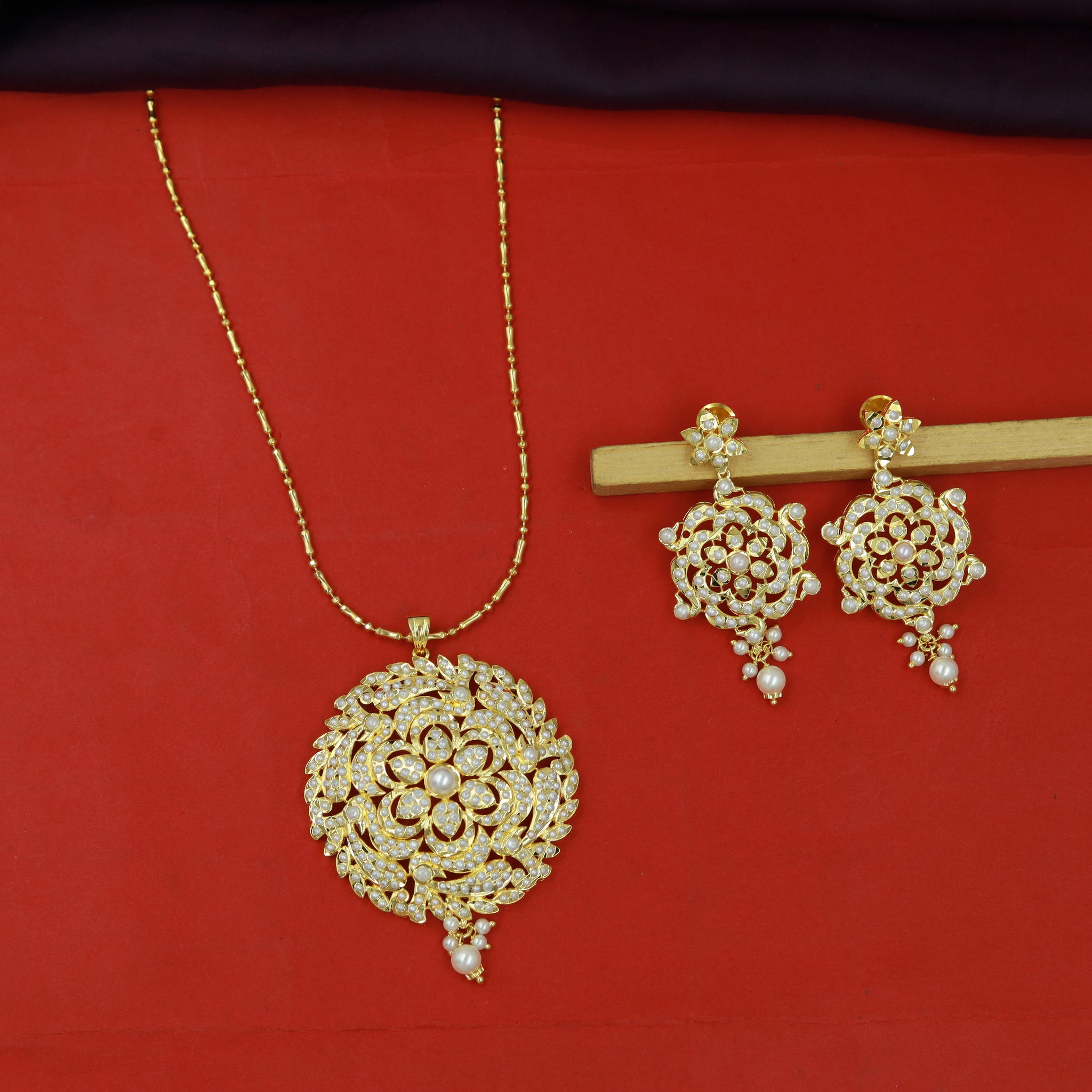 Traditional Jadau Pendant Set 17014-48