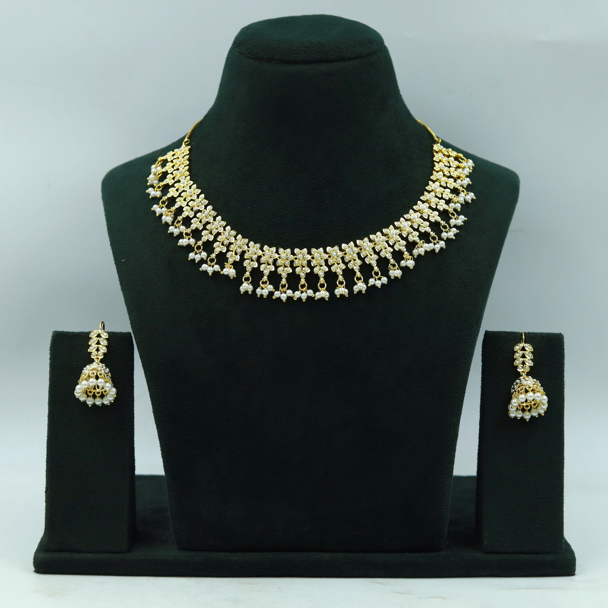 Round Neck Jadau Necklace Set 17016-48