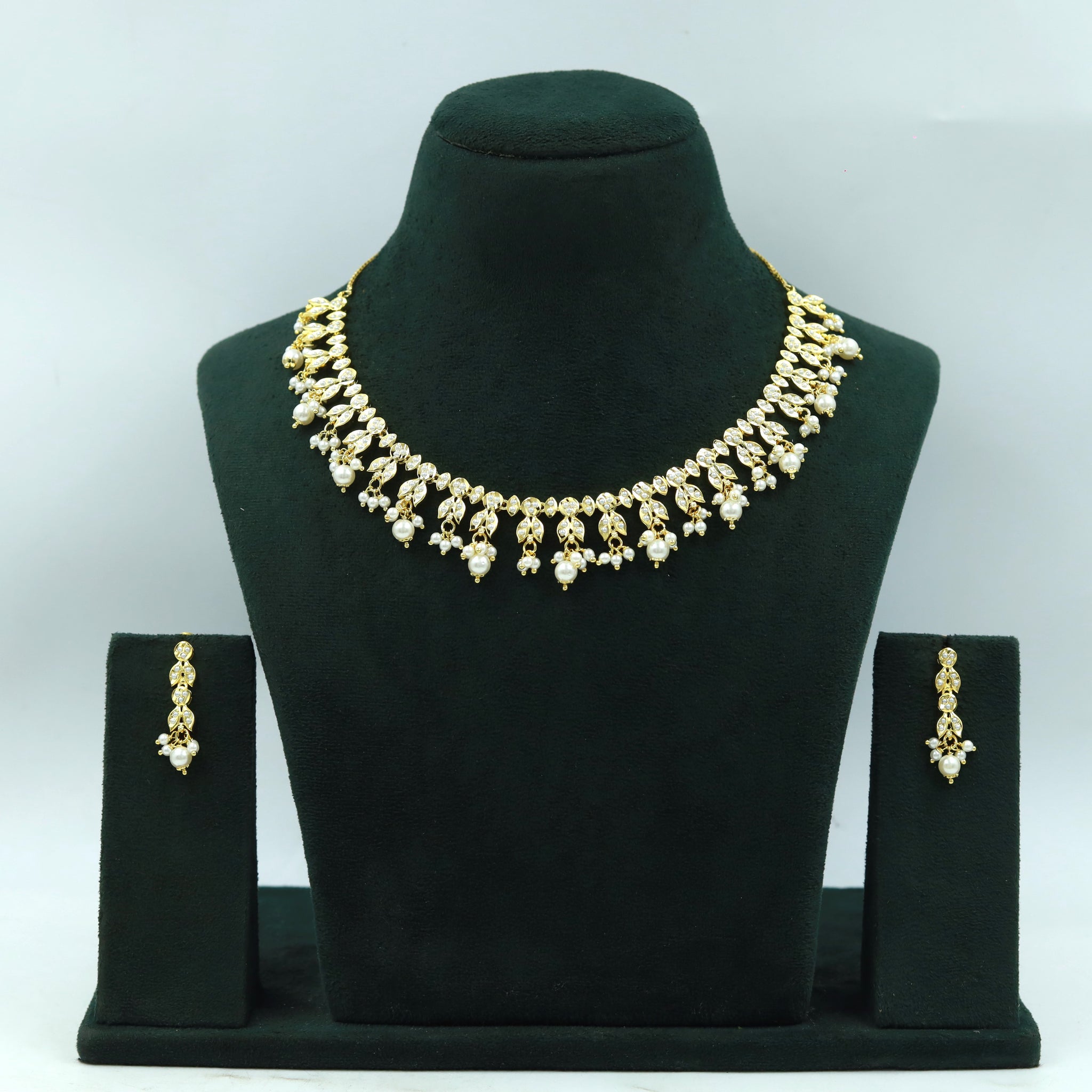 Round Neck Jadau Necklace Set 17011-48