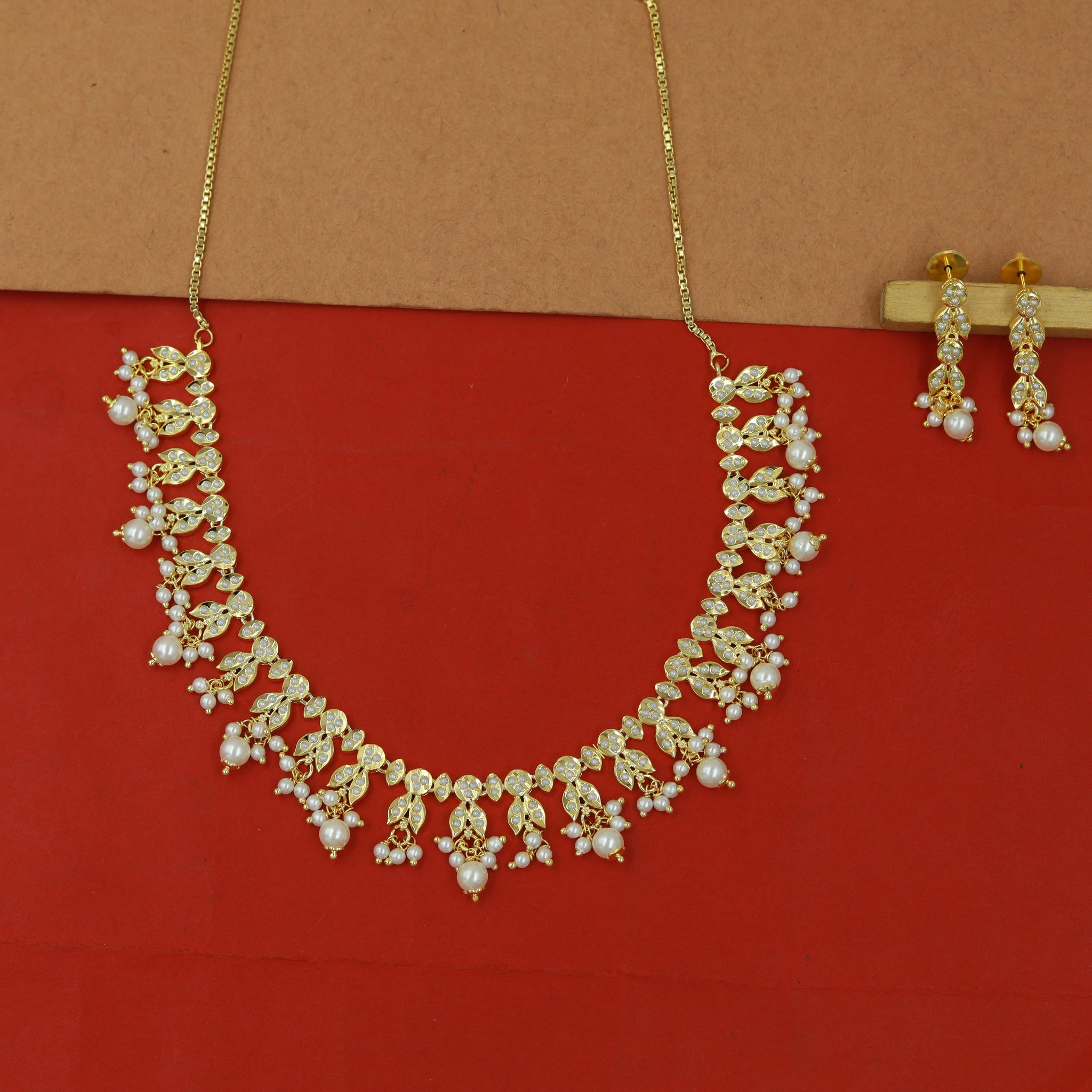 Round Neck Jadau Necklace Set 17011-48