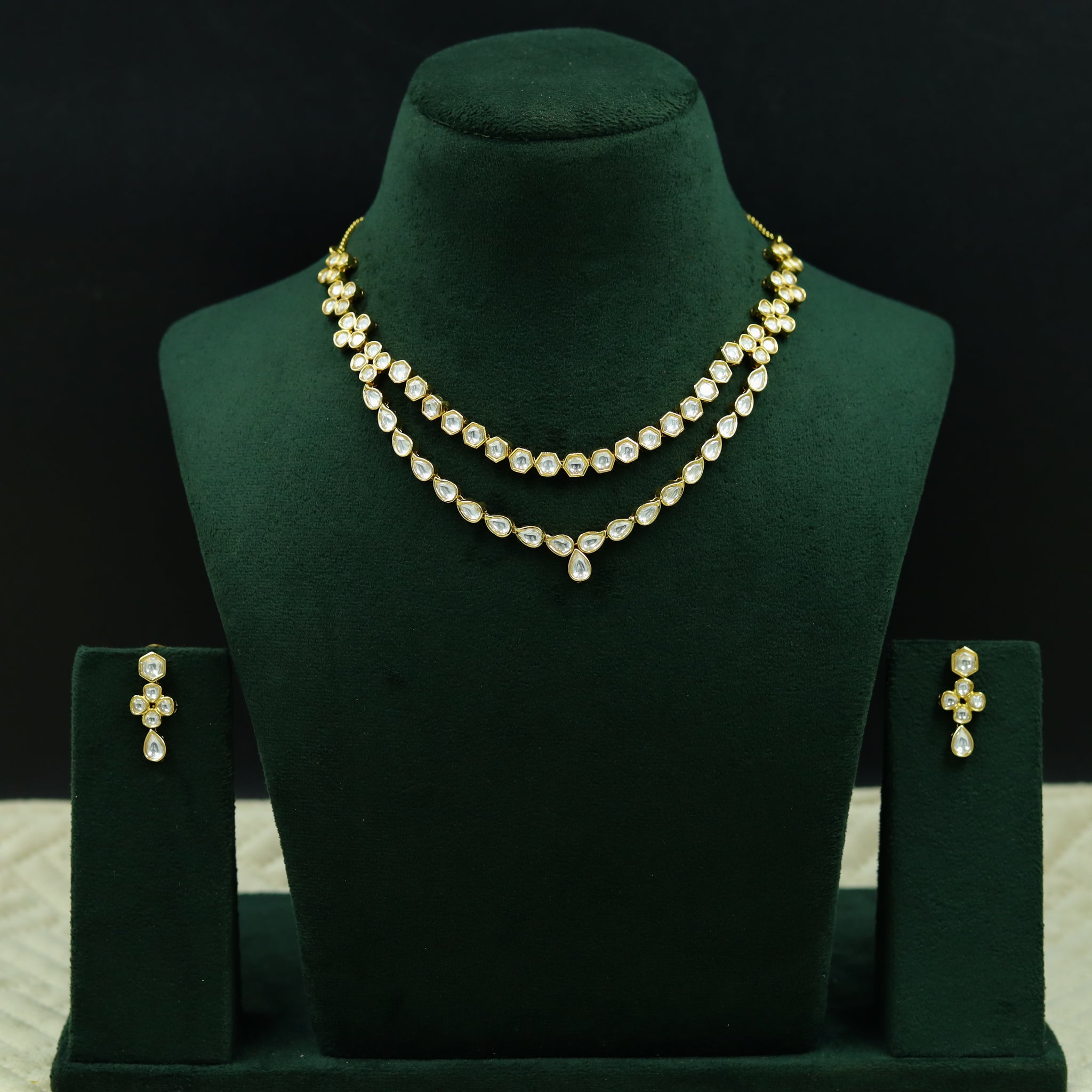 Round Neck Kundan Necklace Set 12937-31
