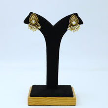 Light Kundan Earring 16783-28