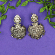 White Oxidized Earring 1065-5130