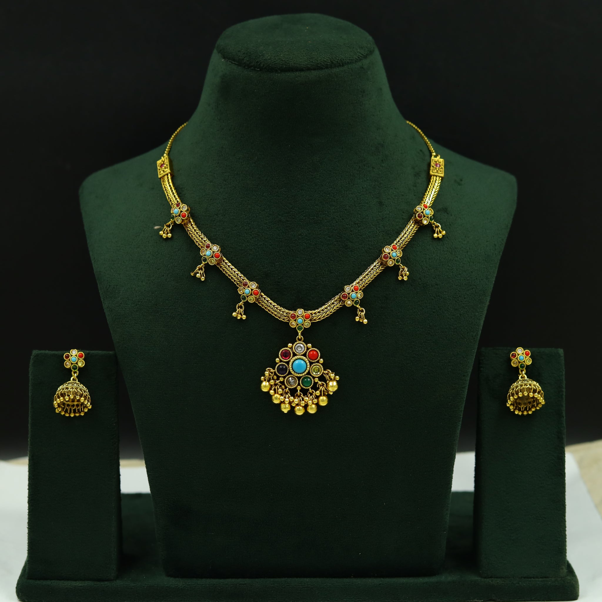 Round Neck Antique Necklace Set 12092-28