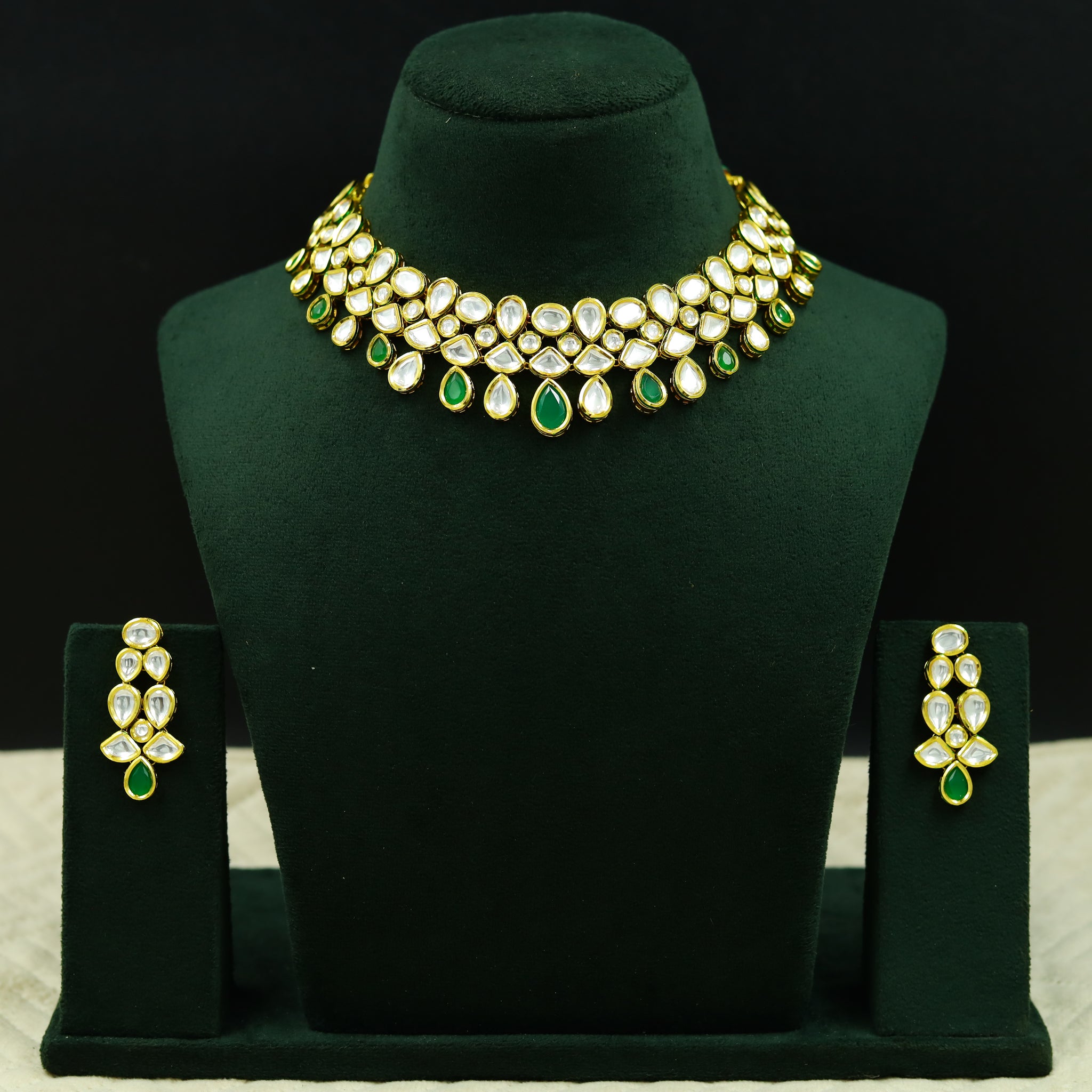 Round Neck Kundan Necklace Set 12183-28