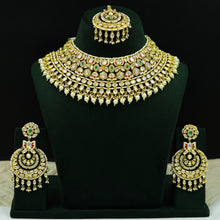 Round Neck Kundan Necklace Set 12213-28