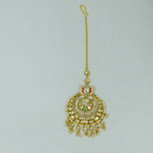 Round Neck Kundan Necklace Set 12213-28