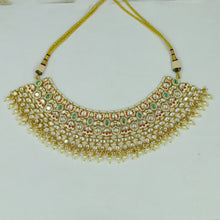 Round Neck Kundan Necklace Set 12213-28
