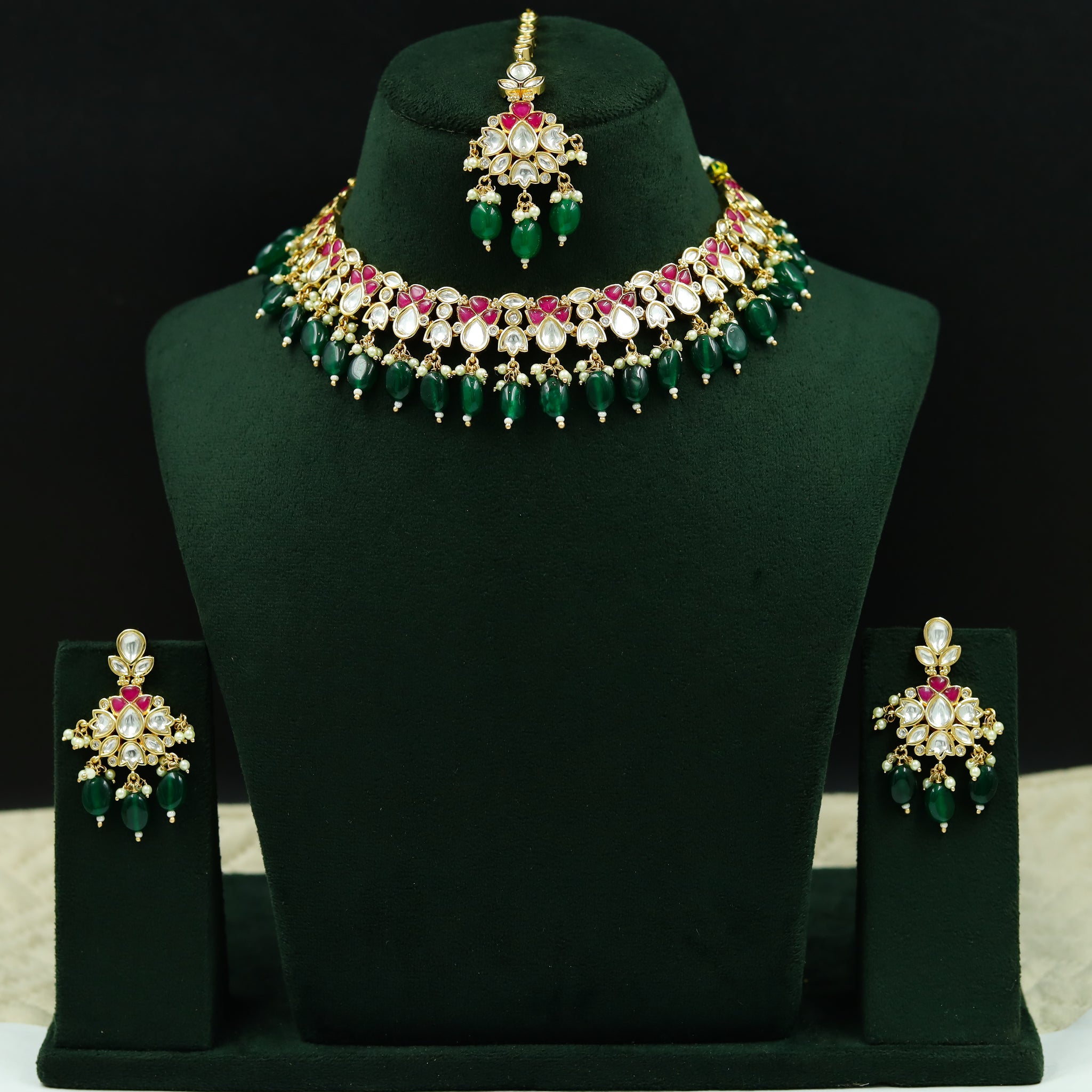 Round Neck Kundan Necklace Set 12178-28