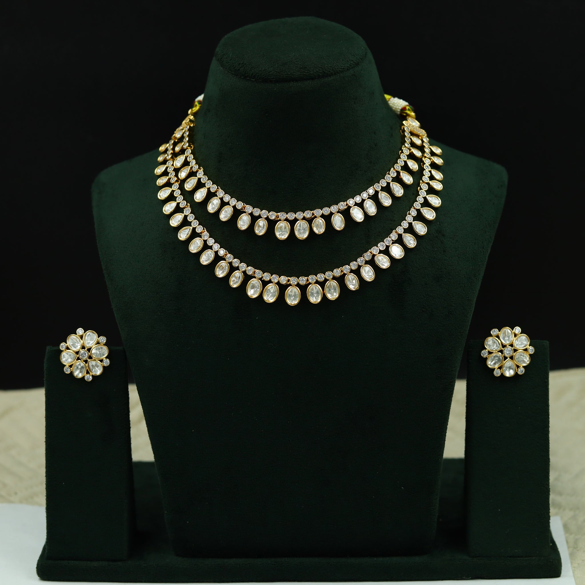 Round Neck Kundan Necklace Set 12797-68