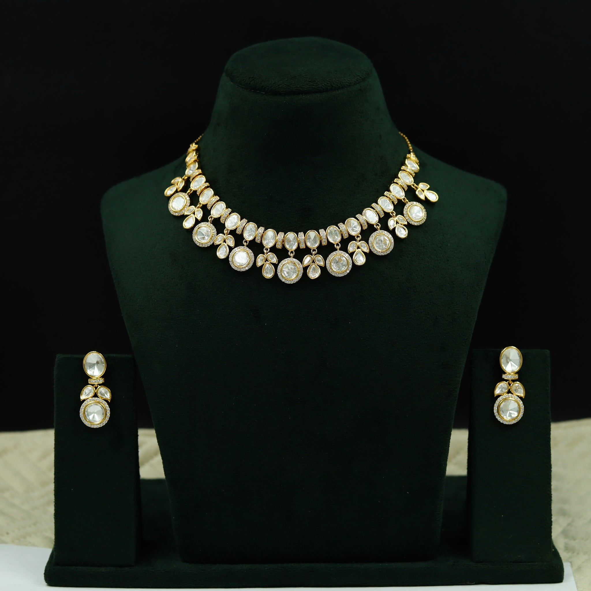 Round Neck Kundan Necklace Set 12793-68