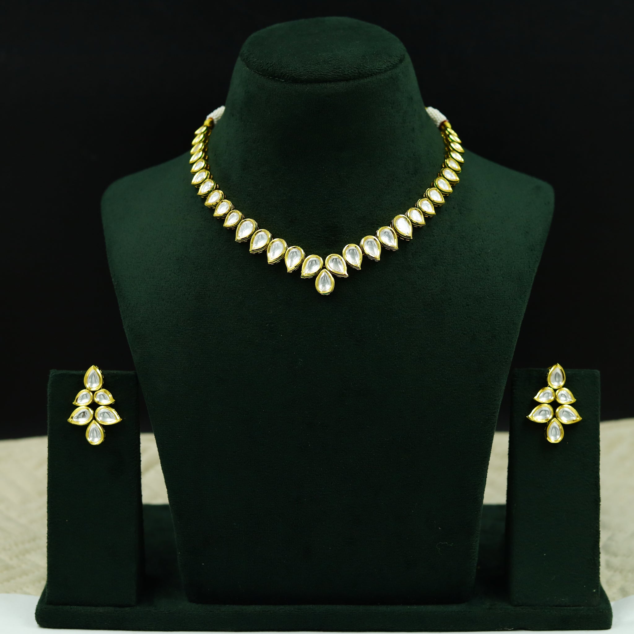 Round Neck Kundan Necklace Set 12180-28