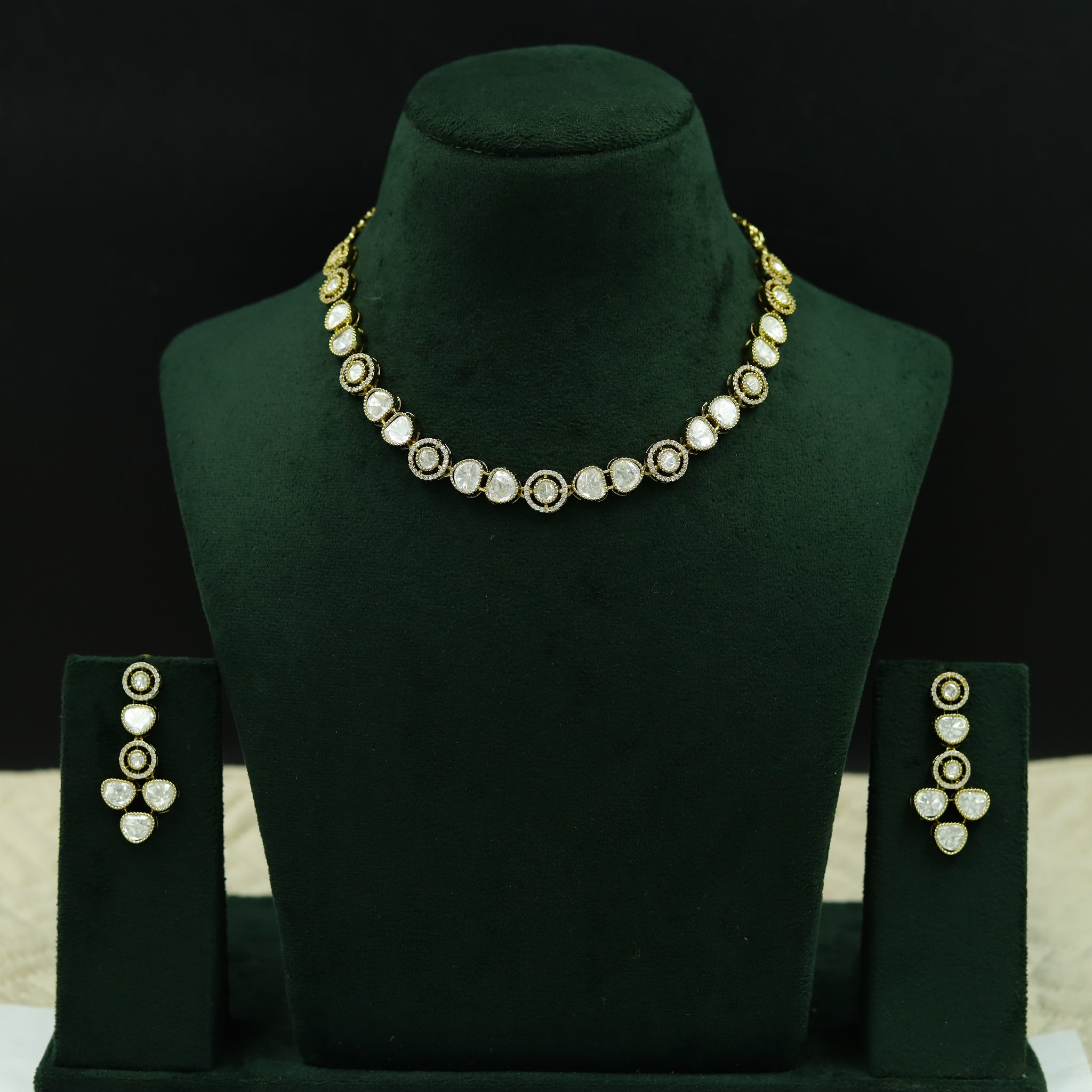Round Neck Kundan Necklace Set 12553-28
